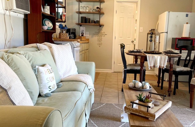 Cozy Cottage minutes to Old Town, Bay Saint Louis and Gulf Coast Beaches ⛱