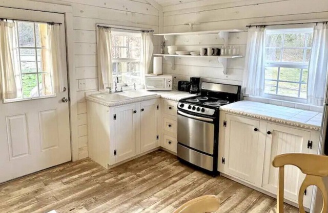 Cozy Cottage Studio