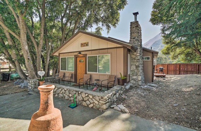 Cozy Cottage w/Grill - 5 Mi to Mt Baldy Resort!