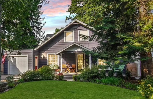 Cozy cottage with historic charm in beautiful Coeur d’Alene, Idaho!