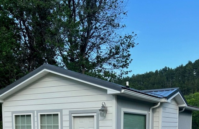Cozy Country Cottage in the Black Hills of SD! Minutes from Custer State Park!