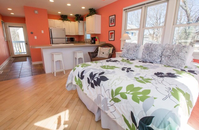 Cozy Couples Retreat in Beachwalk Resort w/Hot Tub