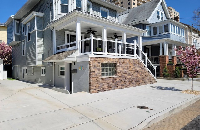 Cozy Couples Retreat-7 Houses From The Beach!