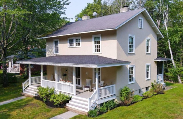 Cozy Coveside Island Retreat