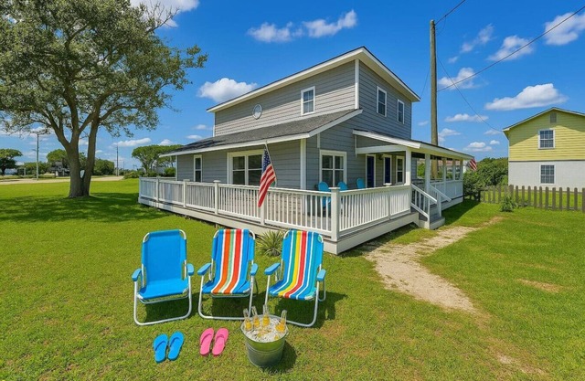 Cozy Crab Shack | Porch, Breezes, Near Beach