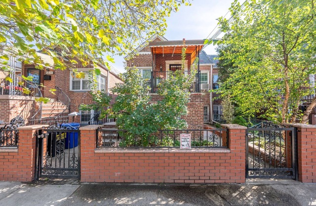 Cozy Delightful 2-bedroom apartment with AC in Brooklyn