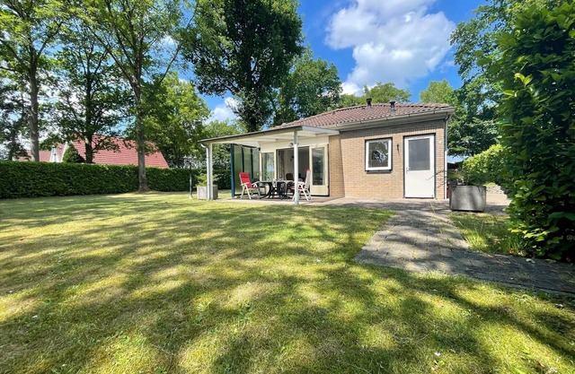 Cozy detached 4-person bungalow with large garden mostly fenced.