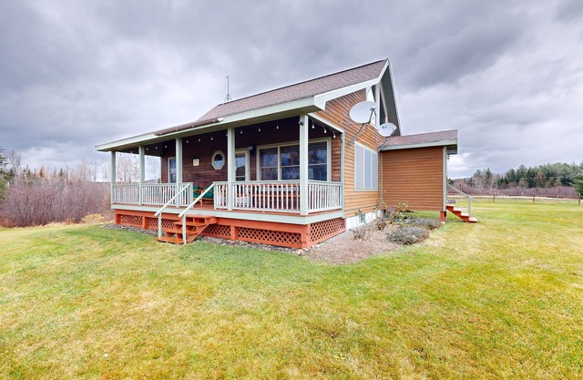 Cozy, dog-friendly waterfront cabin with large yard, porch, dock, & lake views
