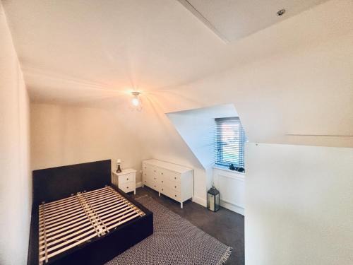 Cozy Double Room with Private Shower in Hampton Lakes