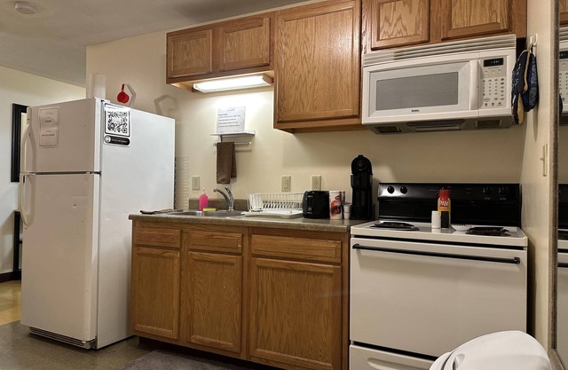 Cozy Downtown Apartment TV Walk Everywhere