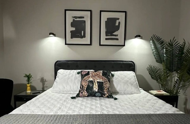 Cozy dream 2 Bed corporate apartment 2min Downtown in Central Louisville