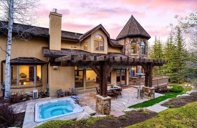 Cozy Edwards Retreat w/Fireplace, Piano, Near Vail | Osprey Nest by AvantStay