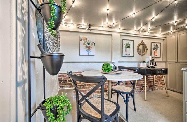 Cozy El Paso Studio w/Patio ~ 5 Mi to Utep!