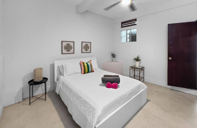 Cozy Escape for 2 in Condado – 9 Mins to Airport