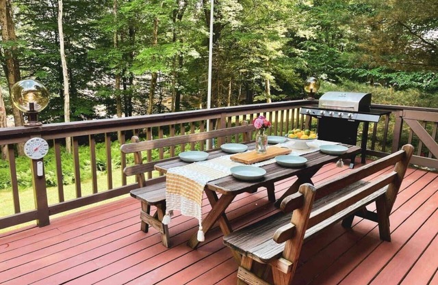 Cozy Family Cabin Steps to Lake Canoe Firepit Pet Friendly