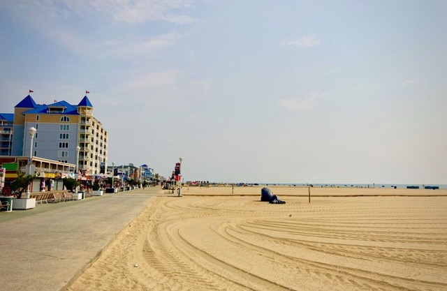 Cozy, family friendly cottage, 2 BR, 1 Bath, 10m to Ocean City, pool & clubhouse