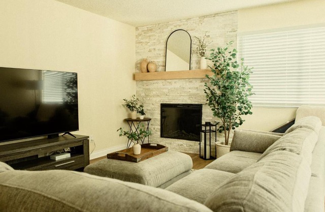 Cozy Family Home - 20 Mins from Disneyland
