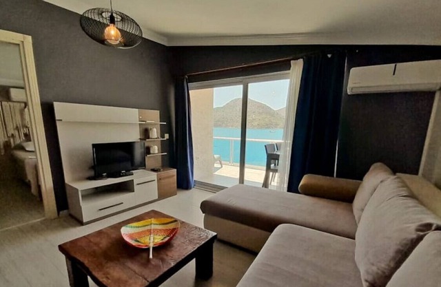 Cozy Flat with Sea View near Beach in Bozburun