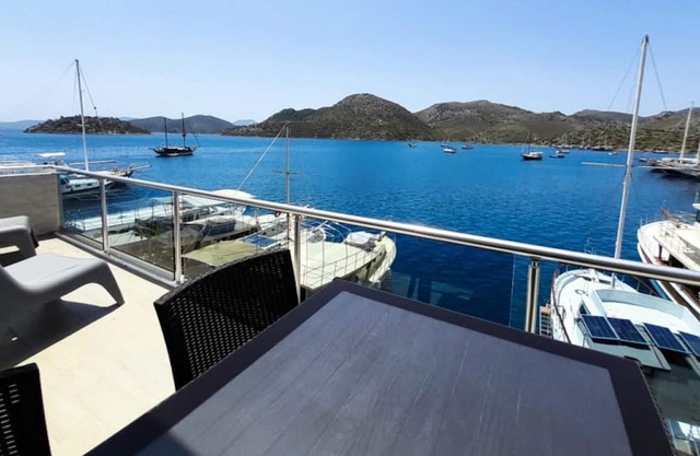 Cozy Flat with Sea View near Beach in Bozburun