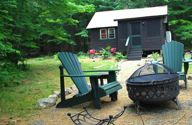 Cozy four-season Adirondack Cabin —Close to Rail Trail & Lake
