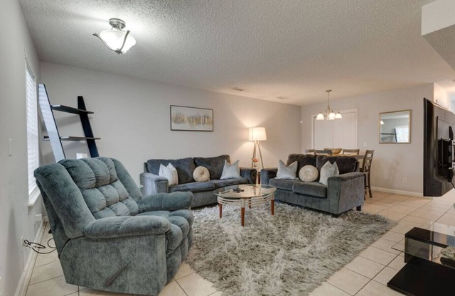 Cozy & Fun Apartment by Broadway, Room for 6!