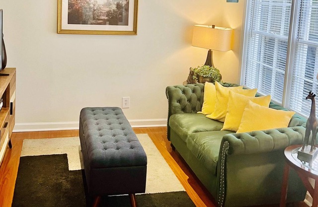 Cozy Garden Level Piedmont Park Charmer