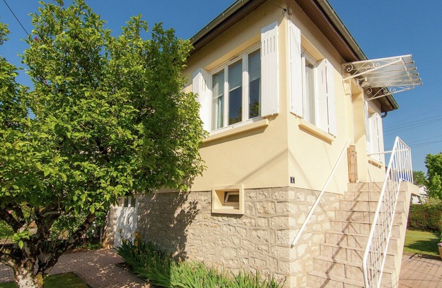 Cozy Garden Retreat Malemort