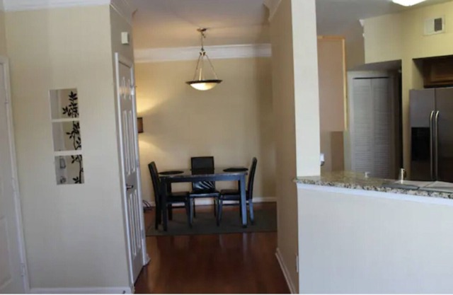 Cozy Gated Condo - Between Midtown/Downtown Area