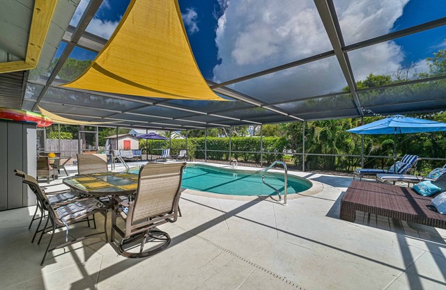Cozy Getaway with pool and minutes to the beach!