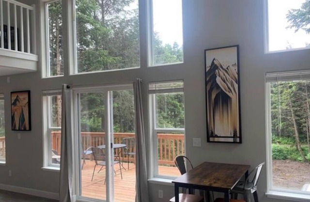 Cozy Girdwood Retreat