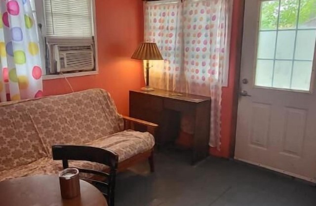 Cozy Grand cabins with AC, WiFi, 8 separate bedrooms & baths perfect for groups!