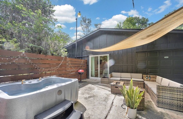 Cozy Guest House w Hot Tub, Firepit & Private
