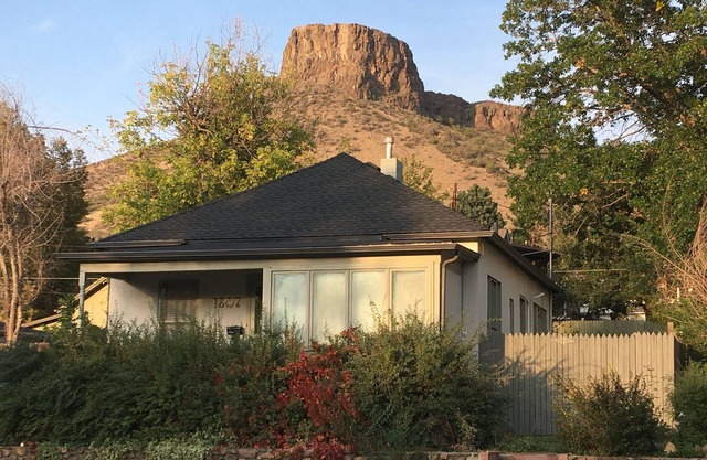 Cozy Historic Cottage In The Heart Of Golden