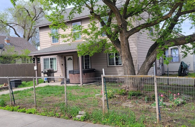 Cozy home centrally located with a hot tub