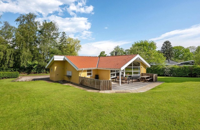 Cozy home in Augustenborg with sauna
