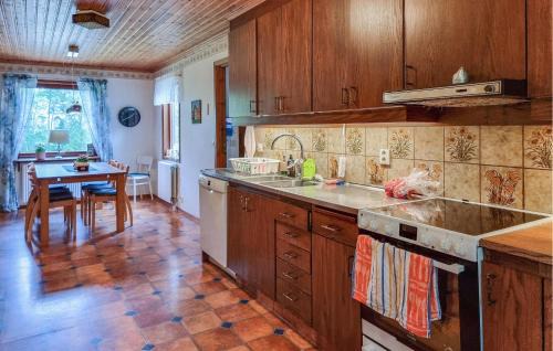 Cozy Home In Hestra With Wifi
