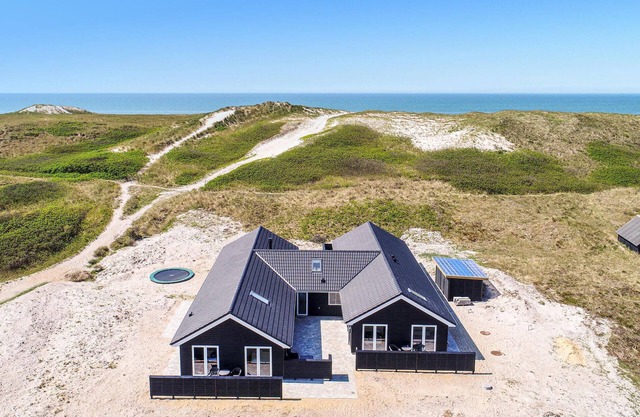 Cozy home in Hvide Sande with WiFi