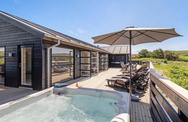 Cozy home in Hvide Sande with sauna