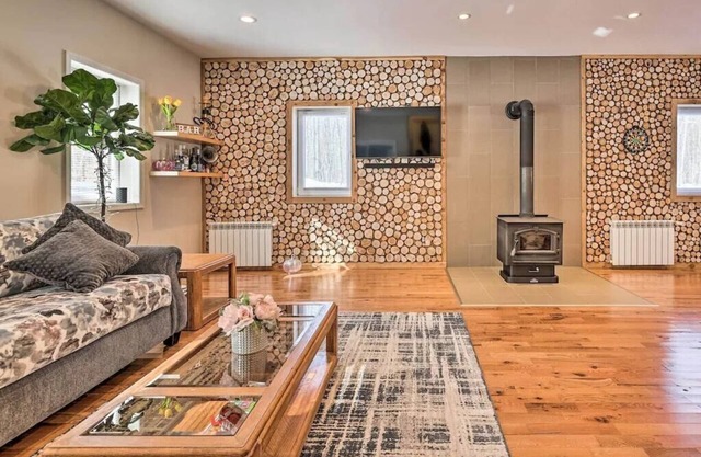 Cozy Home w/Game room Poconos! camelback Kalahari