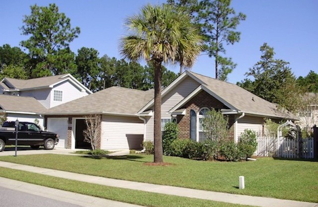 Cozy home with pet safe garden and great location for exploring