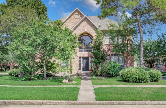 Cozy House near NASA perfect for family visitors, plenty of living space!