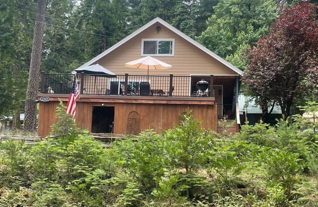 Cozy Lake Almanor Getaway