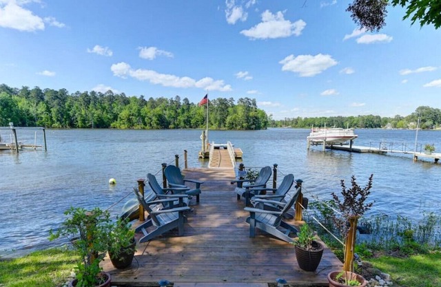 Cozy Lakefront Cabin w/ Gameroom + Hot Tub!