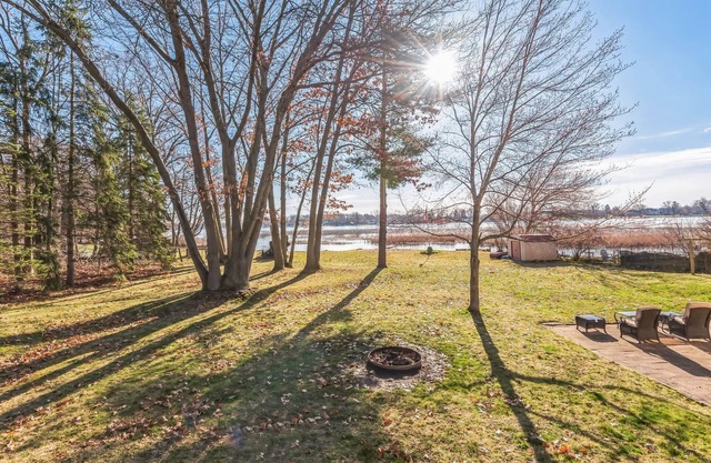 Cozy Lakefront Studio On Long Lake! by RedAwning
