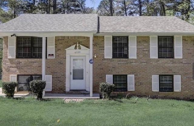 Cozy Large home, 19 Min from Hartsfield-Jackson international- Domestic Airport!