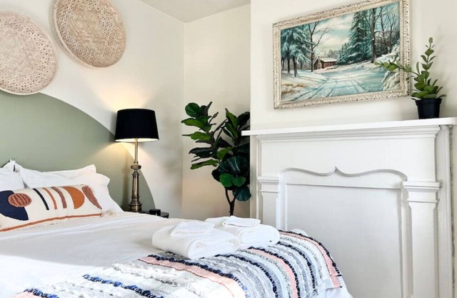 Cozy Lawrenceville Flat.