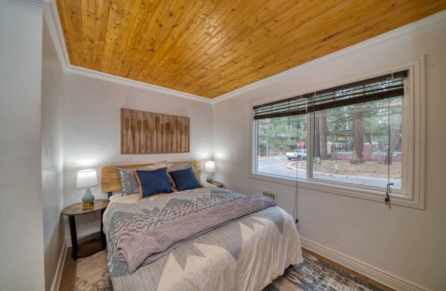Cozy Lodge 1 BR w Kitchen/Living Room!