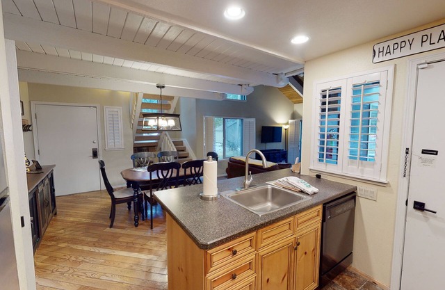 Cozy Lodge Condo with A/C, Fireplace & Spa Access