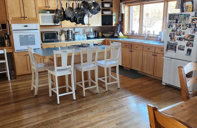 Cozy log cabin 3-bedroom house 10 minutes from Sun Valley Idaho