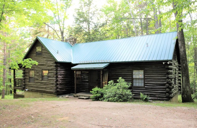 Cozy Log Cabin in Jackson NH